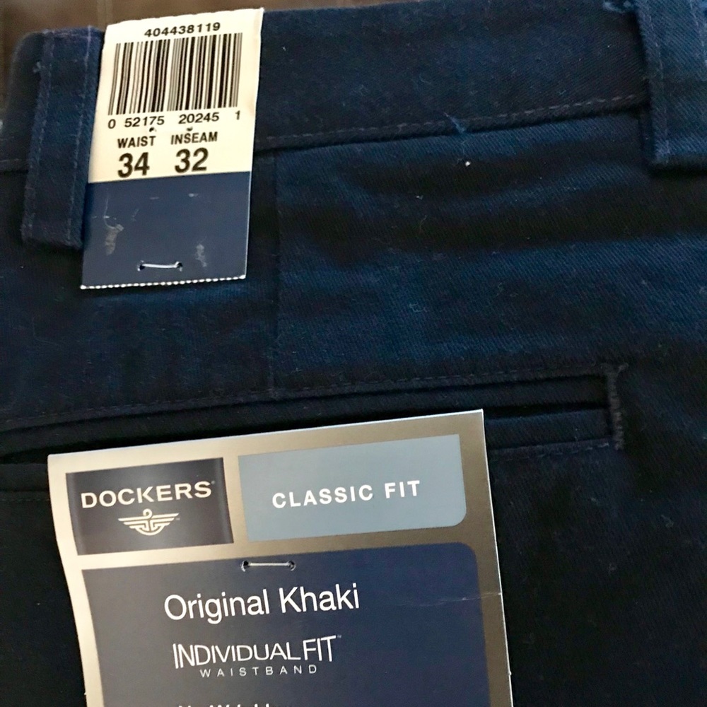 Dockers Men’s Pleated Classic Fit Navy Blue Khaki